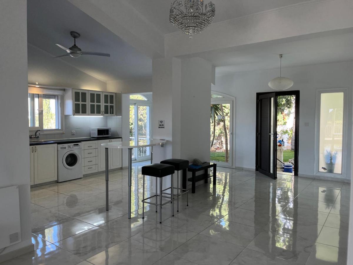 Neyla Four Bedroom Front Willa