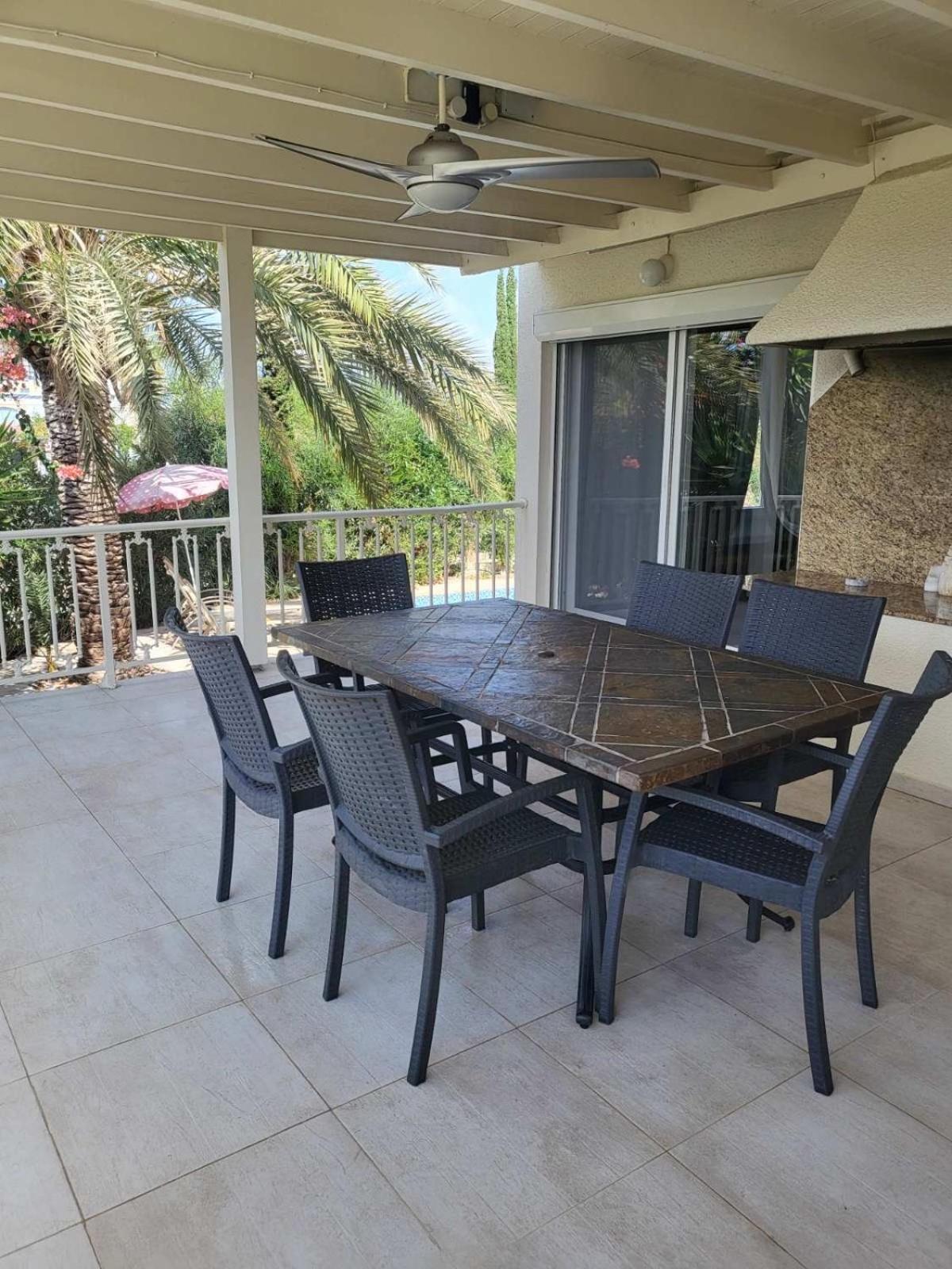Willa Neyla Four Bedroom Front Coral Bay