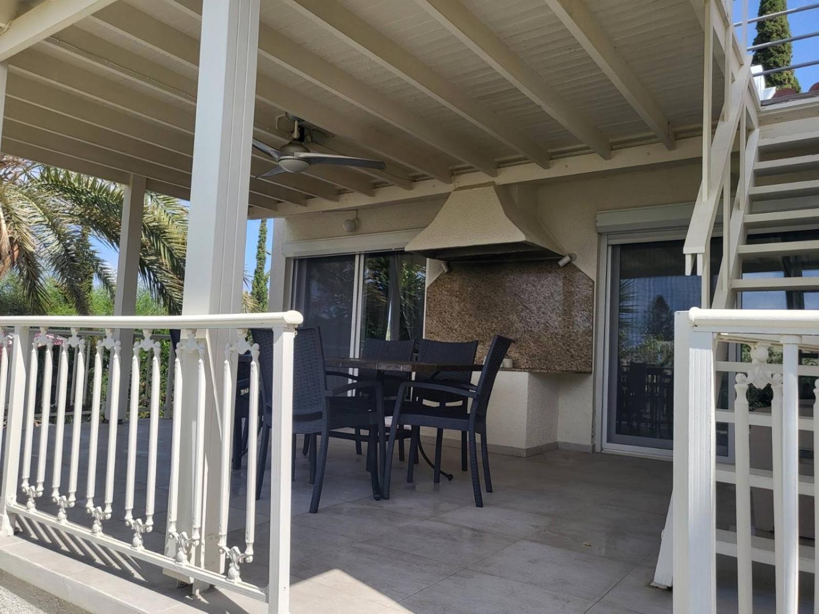 Neyla Four Bedroom Front Willa Coral Bay